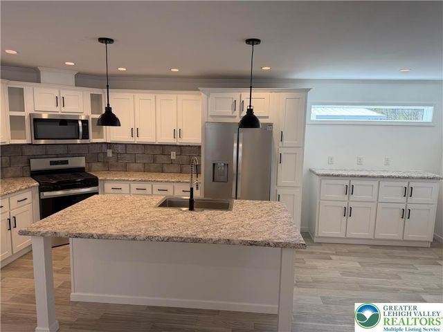 425 Upper Pmhe North Drive, East Stroudsburg, PA 18302