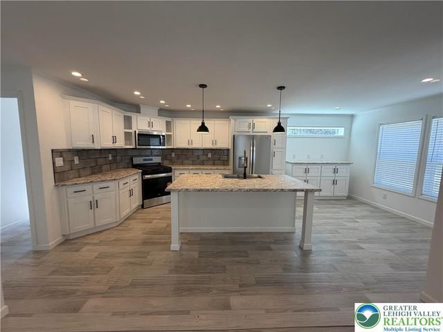 425 Upper Pmhe North Drive, East Stroudsburg, PA 18302