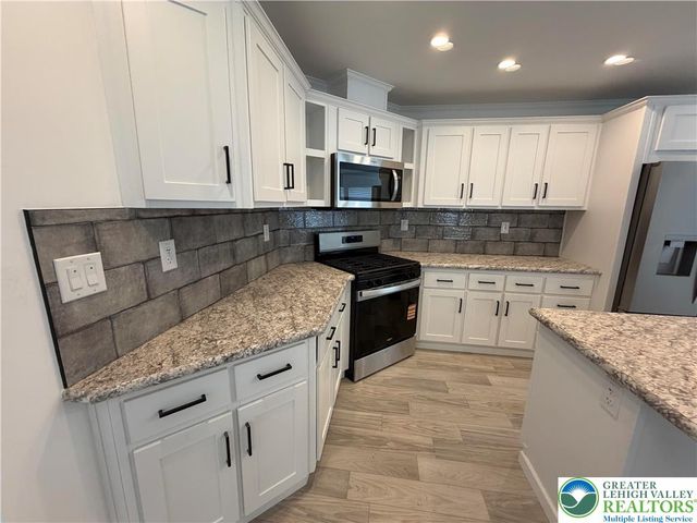 425 Upper Pmhe North Drive, East Stroudsburg, PA 18302