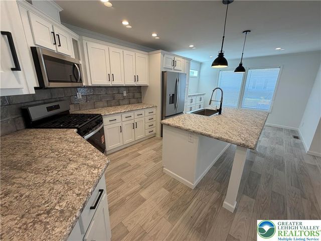 425 Upper Pmhe North Drive, East Stroudsburg, PA 18302