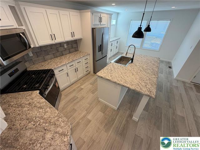 425 Upper Pmhe North Drive, East Stroudsburg, PA 18302