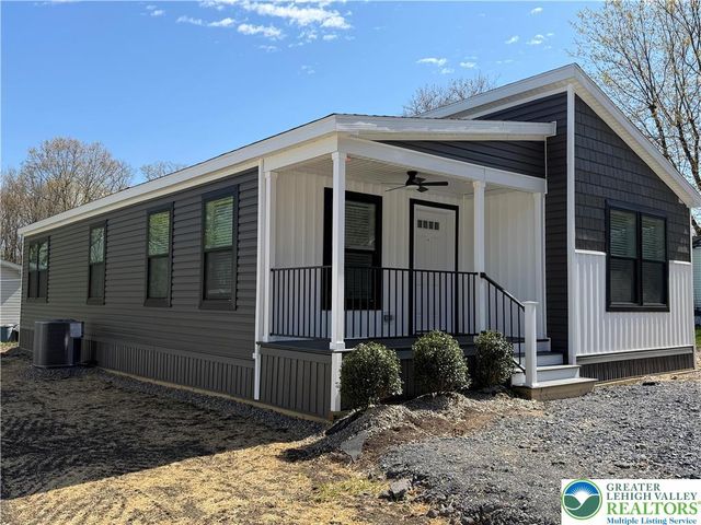 425 Upper Pmhe North Drive, East Stroudsburg, PA 18302