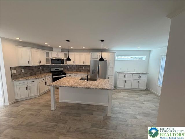 425 Upper Pmhe North Drive, East Stroudsburg, PA 18302