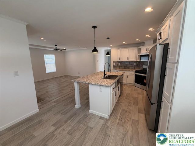 425 Upper Pmhe North Drive, East Stroudsburg, PA 18302