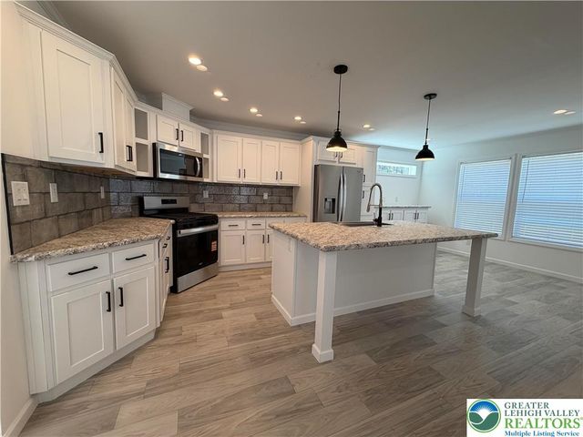425 Upper Pmhe North Drive, East Stroudsburg, PA 18302
