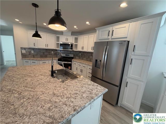 425 Upper Pmhe North Drive, East Stroudsburg, PA 18302