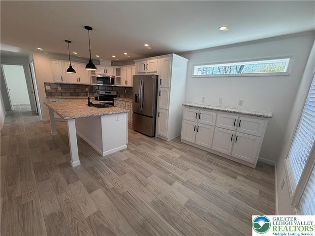425 Upper Pmhe North Drive, East Stroudsburg, PA 18302