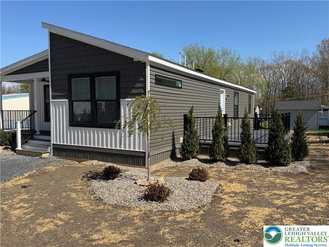 425 Upper Pmhe North Drive, East Stroudsburg, PA 18302