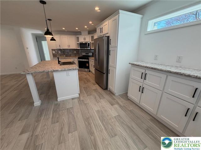 425 Upper Pmhe North Drive, East Stroudsburg, PA 18302