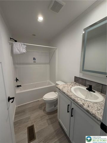 425 Upper Pmhe North Drive, East Stroudsburg, PA 18302