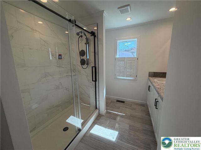425 Upper Pmhe North Drive, East Stroudsburg, PA 18302