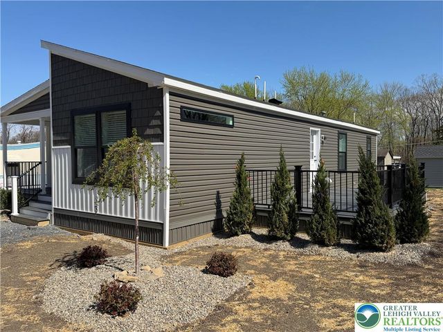 425 Upper Pmhe North Drive, East Stroudsburg, PA 18302