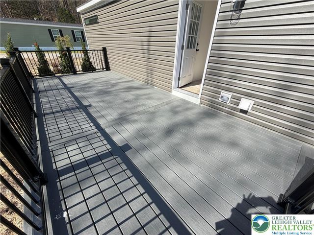 425 Upper Pmhe North Drive, East Stroudsburg, PA 18302