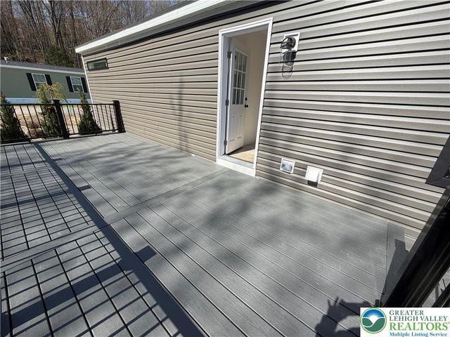 425 Upper Pmhe North Drive, East Stroudsburg, PA 18302