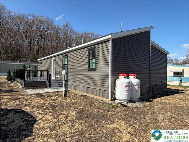 425 Upper Pmhe North Drive, East Stroudsburg, PA 18302