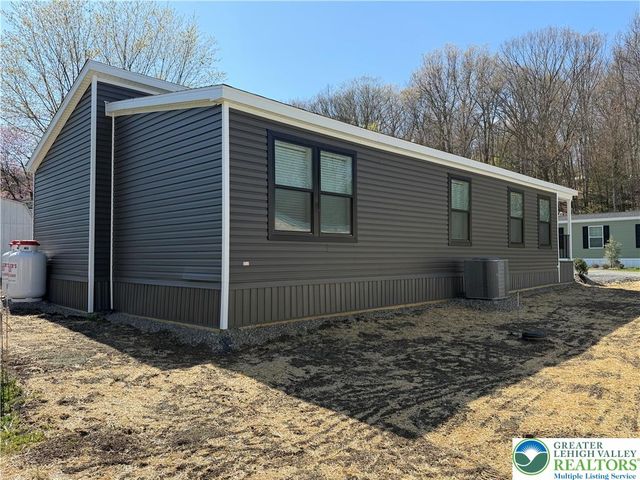 425 Upper Pmhe North Drive, East Stroudsburg, PA 18302