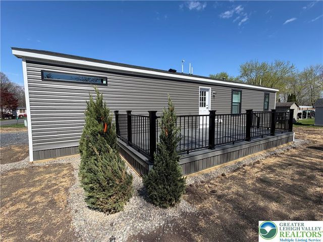 425 Upper Pmhe North Drive, East Stroudsburg, PA 18302