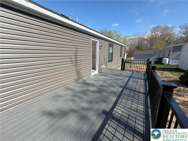 425 Upper Pmhe North Drive, East Stroudsburg, PA 18302