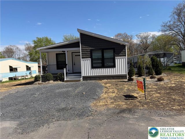 425 Upper Pmhe North Drive, East Stroudsburg, PA 18302