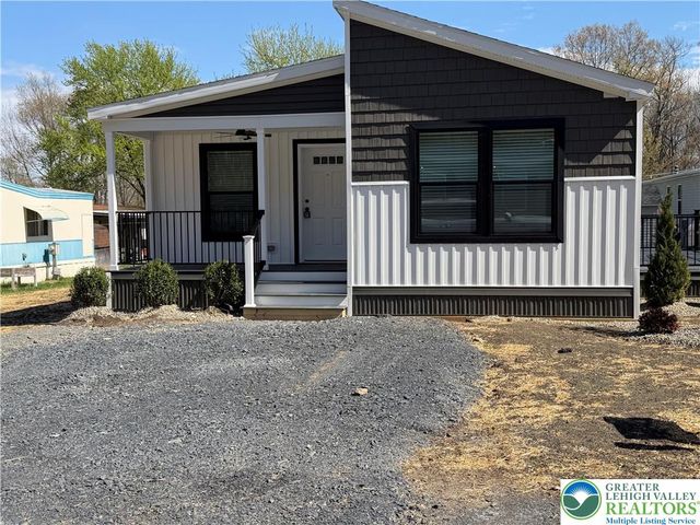 425 Upper Pmhe North Drive, East Stroudsburg, PA 18302