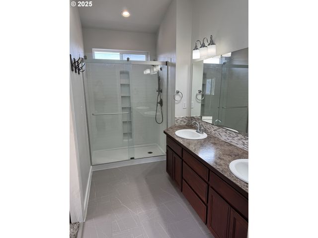 4015 Scenic Dr 4027, Eugene, OR 97404