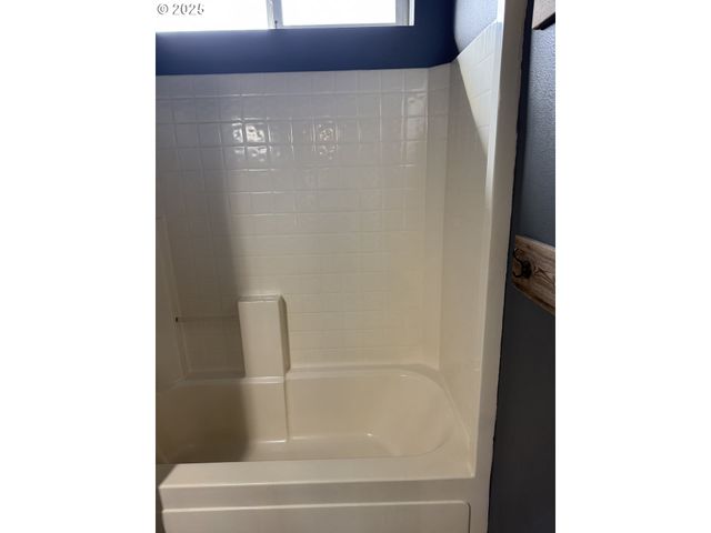 4015 Scenic Dr 4027, Eugene, OR 97404