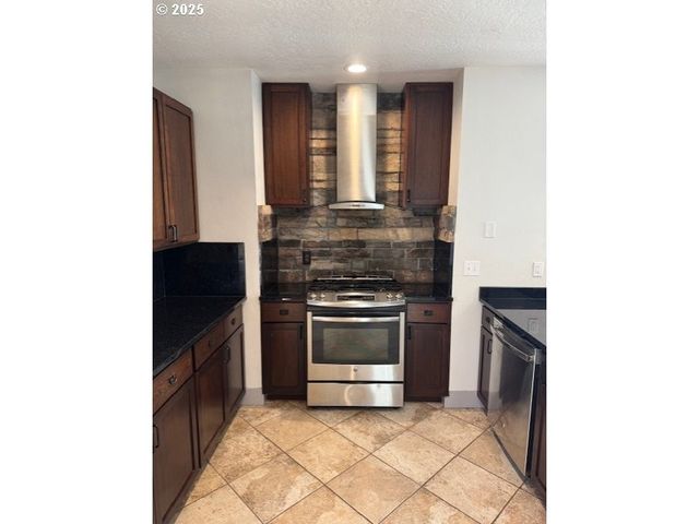 4015 Scenic Dr 4027, Eugene, OR 97404