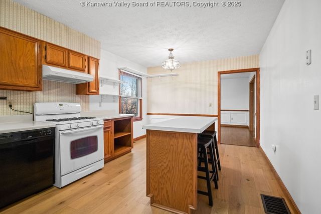 128 Woodbridge Drive, Charleston, WV 25311