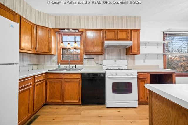 128 Woodbridge Drive, Charleston, WV 25311