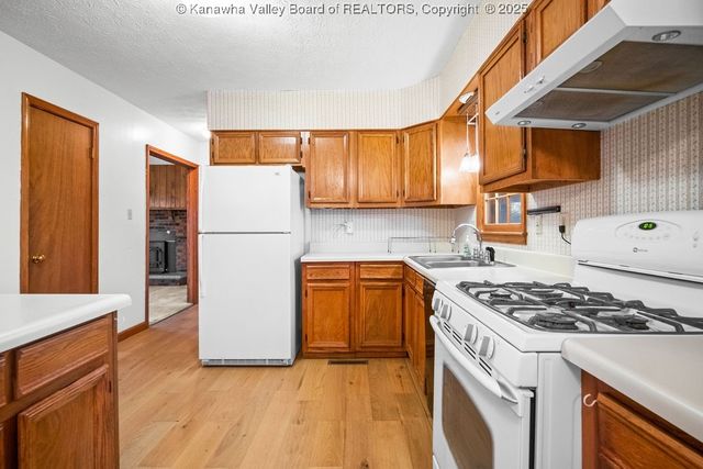 128 Woodbridge Drive, Charleston, WV 25311