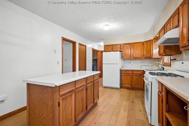 128 Woodbridge Drive, Charleston, WV 25311