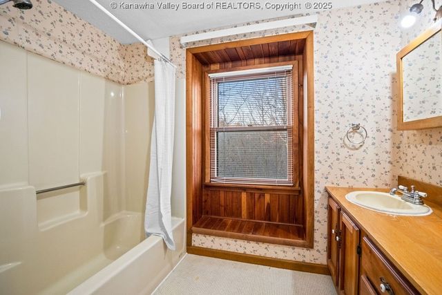 128 Woodbridge Drive, Charleston, WV 25311