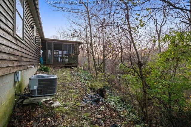 128 Woodbridge Drive, Charleston, WV 25311