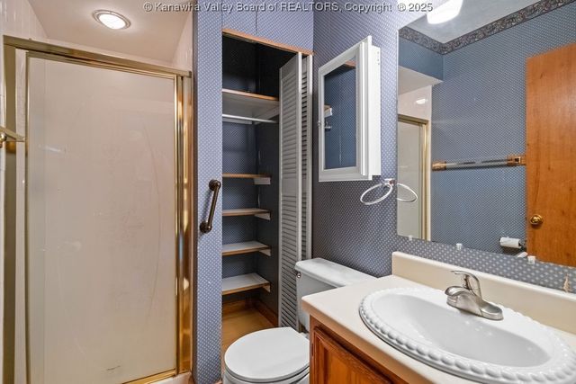 128 Woodbridge Drive, Charleston, WV 25311