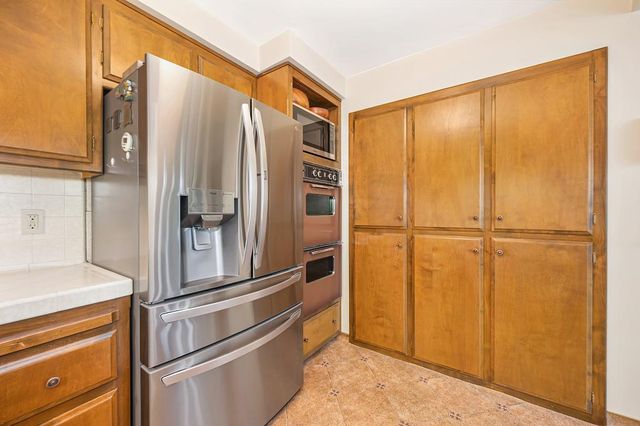 49 Saratoga Cir, Sacramento, CA 95864