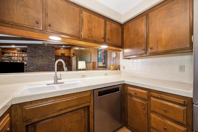 49 Saratoga Cir, Sacramento, CA 95864