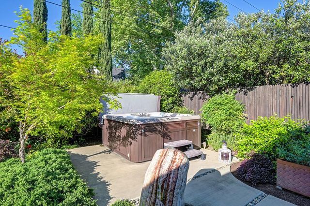 49 Saratoga Cir, Sacramento, CA 95864