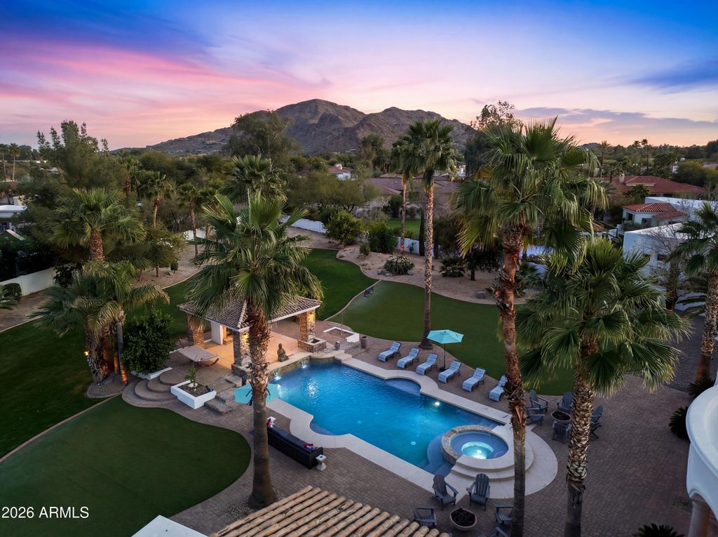 Image 2 of property listing at 9071 N 53rd Place, Paradise Valley, AZ 85253