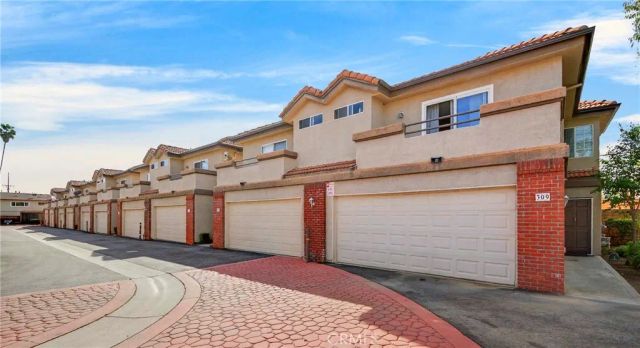 1215 N San Gabriel 309, Azusa, CA 91702