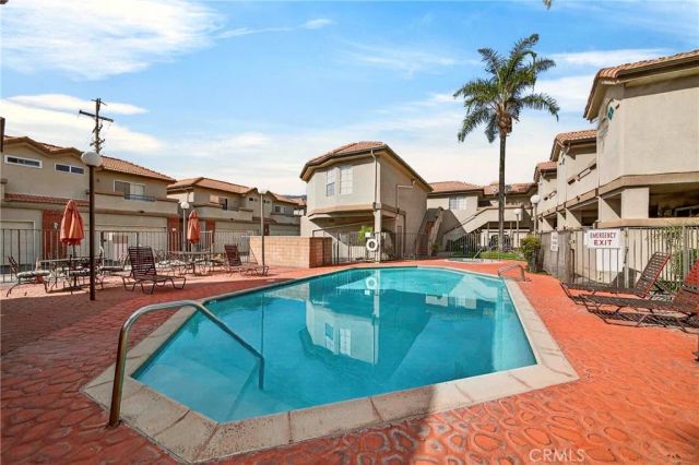 1215 N San Gabriel 309, Azusa, CA 91702