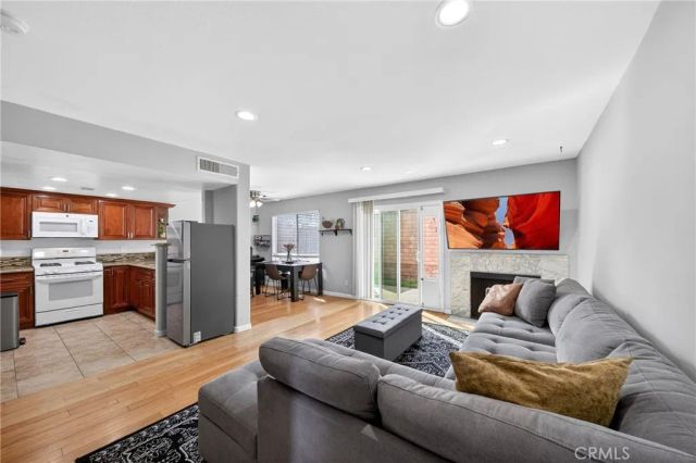 1215 N San Gabriel 309, Azusa, CA 91702