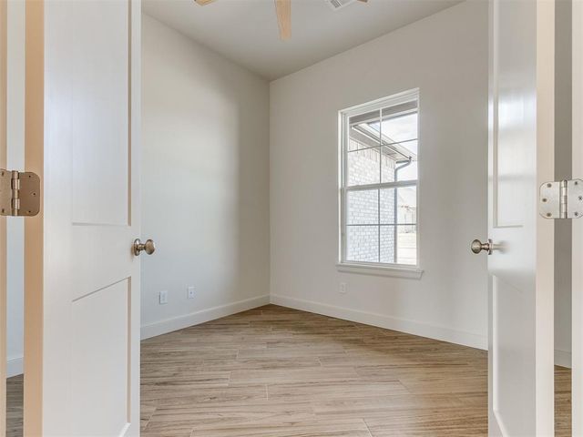 516 S Freedom Drive, Mustang, OK 73064