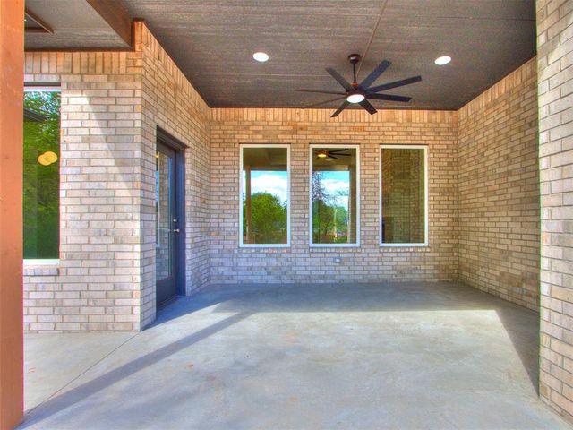 516 S Freedom Drive, Mustang, OK 73064