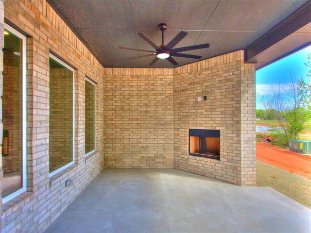 516 S Freedom Drive, Mustang, OK 73064