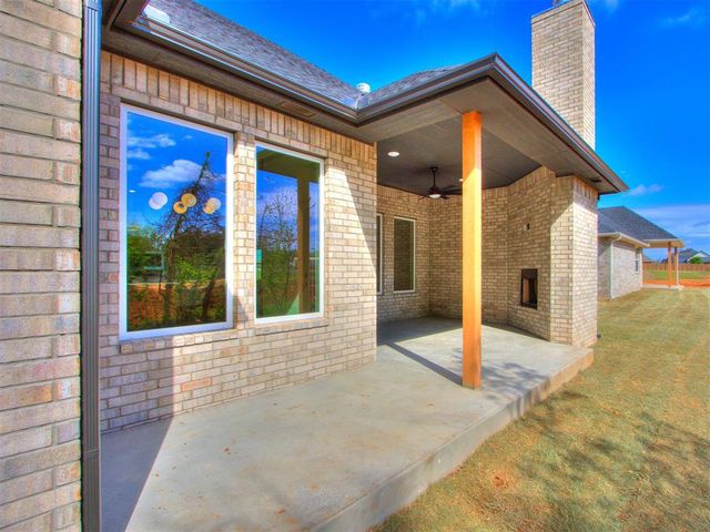 516 S Freedom Drive, Mustang, OK 73064