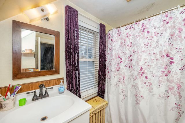 15 Linden Street, Rochester, NH 03867