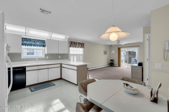 10 Bolton Court, Toms River, NJ 08757