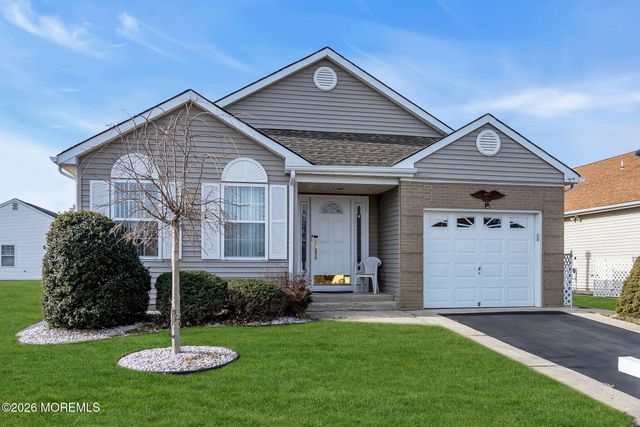 10 Bolton Court, Toms River, NJ 08757