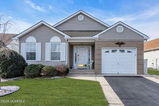 10 Bolton Court, Toms River, NJ 08757