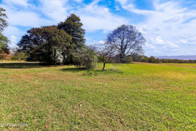 1816 E Brown School Rd, Maryville, TN 37804